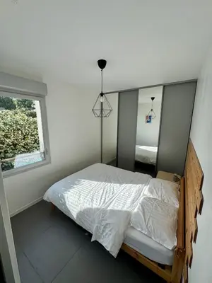 Un ou plusieurs lits dans un hébergement de l'établissement Modern garden apartment
