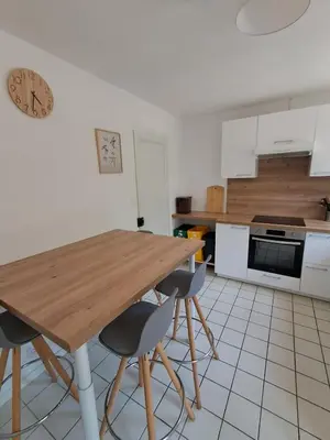 Cuisine ou kitchenette dans l'établissement Savannah - La maison des pins