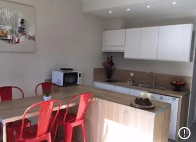 Cuisine ou kitchenette dans l'établissement Logement hyper centre près du Port et prés salés