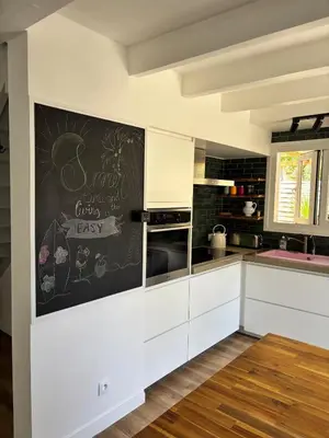 Cuisine ou kitchenette dans l'établissement Villa Sunset Embassy Surf House
