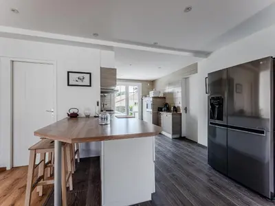 Cuisine ou kitchenette dans l'établissement Biscarrosse: Maison 5 chambres avec piscine privée - FR-1-521-258