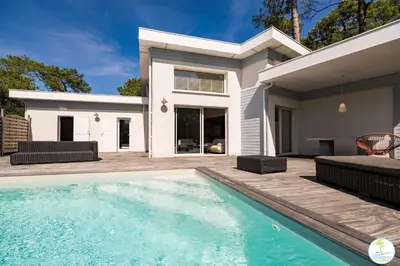 Piscine de l'établissement Villa Familiale avec Piscine 10 pers Biscarrosse ou située à proximité