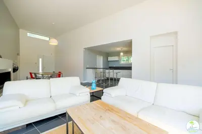 Cuisine ou kitchenette dans l'établissement Villa Familiale avec Piscine 10 pers Biscarrosse