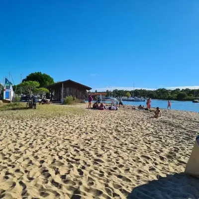 Résidence privée grande terrasse piscine privée plage port gare