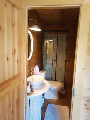 Salle de bains dans l'établissement Chalet du bonheur