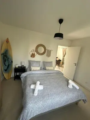 Un ou plusieurs lits dans un hébergement de l'établissement Maison cosy à 10 minutes de la plage