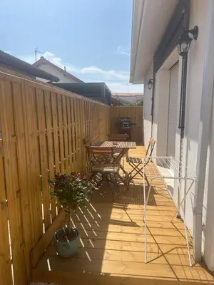 Balcon ou terrasse dans l'établissement Maison cosy à 10 minutes de la plage