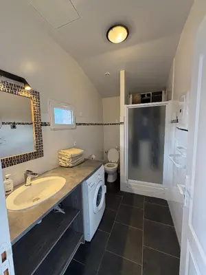 Salle de bains dans l'établissement Gîte Le Grand Landais - La Forge De Clermont