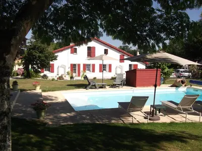 Piscine de l'établissement Gîte Le Grand Landais - La Forge De Clermont ou située à proximité