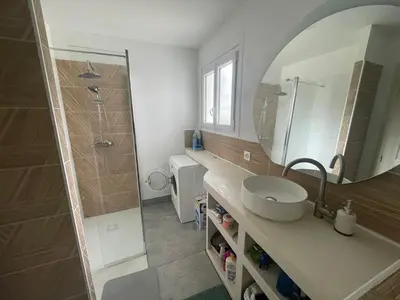 Salle de bains dans l'établissement Soustons