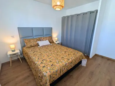 Un ou plusieurs lits dans un hébergement de l'établissement Maison T4 jardin, garage, terrasse, bureau