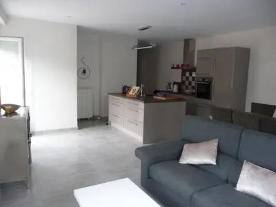 Cuisine ou kitchenette dans l'établissement Maison de ville tout confort
