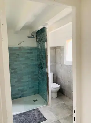 Salle de bains dans l'établissement Villa Oceanside Embassy Surf House
