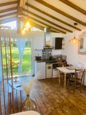 Cuisine ou kitchenette dans l'établissement Gîte en Pays Basque Les Chênes Avec jacuzzi