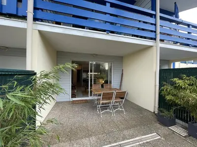 Balcon ou terrasse dans l'établissement Agréable T2 avec piscine et parking dans résidence - FR-1-379-182