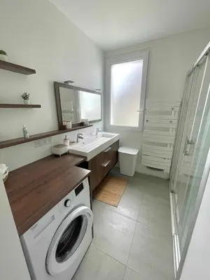 Salle de bains dans l'établissement Villa Cinta, des vacances en bord d'océan