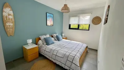Un ou plusieurs lits dans un hébergement de l'établissement VILLA ALAÏA neuve avec piscine, pétanque proche plage et golf