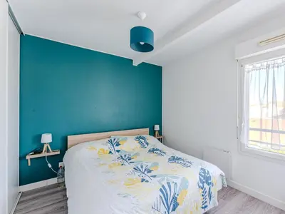 Un ou plusieurs lits dans un hébergement de l'établissement Appartement 4 pers, proche océan avec piscine et animaux admis - FR-1-521-257