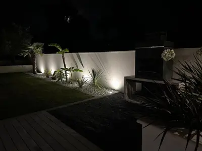 Jardin de l'établissement Luxurious Architect-Designed Villa with Pool