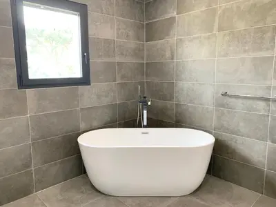 Salle de bains dans l'établissement Luxurious Architect-Designed Villa with Pool