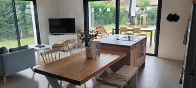 Télévision ou salle de divertissement dans l'établissement Villa Voltaire