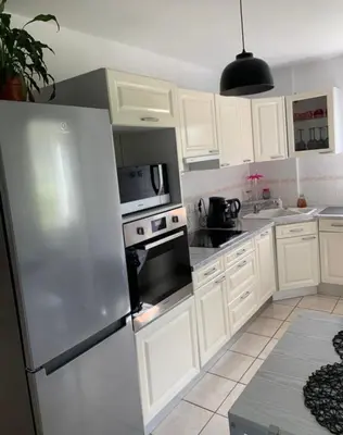 Cuisine ou kitchenette dans l'établissement Le cocon de Stef