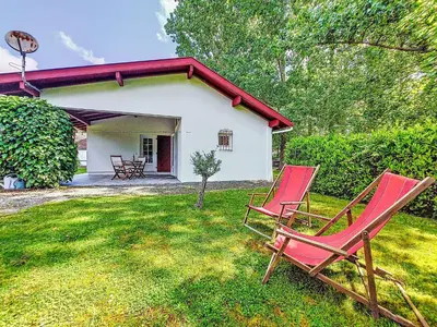 Jardin de l'établissement Holiday Home L'imprévu by Interhome