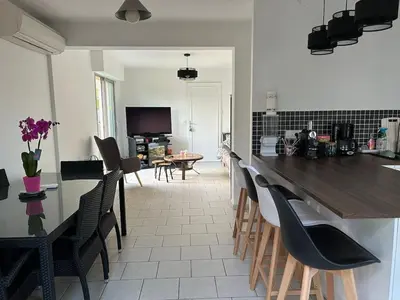 Cuisine ou kitchenette dans l'établissement Maison au calme avec jardin