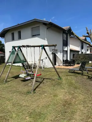 Aire de jeux pour enfants de l'établissement Maison au calme avec jardin