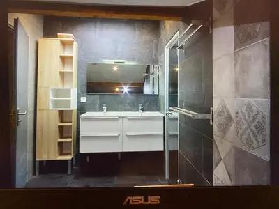 Salle de bains dans l'établissement Seawest avec piscine à 5 min de l'océan
