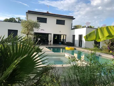 Piscine de l'établissement Villa de luxe tout confort ou située à proximité