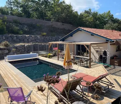 Piscine de l'établissement Villa OHANA - au calme et proche des plages, idéale pour les familles ou située à proximité