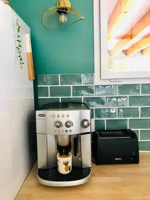 Cuisine ou kitchenette dans l'établissement Villa OHANA - au calme et proche des plages, idéale pour les familles