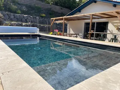 Piscine de l'établissement Villa OHANA - au calme et proche des plages, idéale pour les familles ou située à proximité