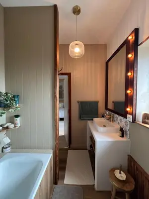 Salle de bains dans l'établissement Théo et Marion Ostal - Maison d'hôtes & Yoga