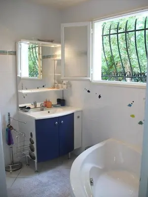 Salle de bains dans l'établissement House 200 m from beach and forest path