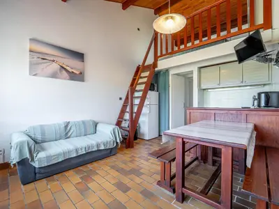 Cuisine ou kitchenette dans l'établissement Mimizan Plage Sud : Bel appartement pour 4, proche océan, parking privatif - Ménage inclus - FR-1-50-183