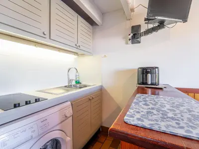 Cuisine ou kitchenette dans l'établissement Mimizan Plage Sud : Bel appartement pour 4, proche océan, parking privatif - Ménage inclus - FR-1-50-183