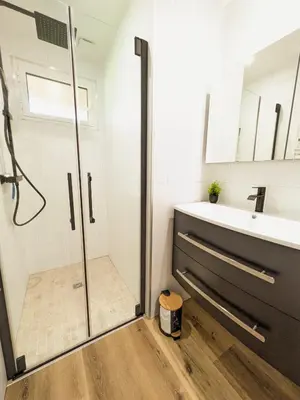 Salle de bains dans l'établissement La Royale Chic Piscine chauffée vélos à disposition Proche océan et golf