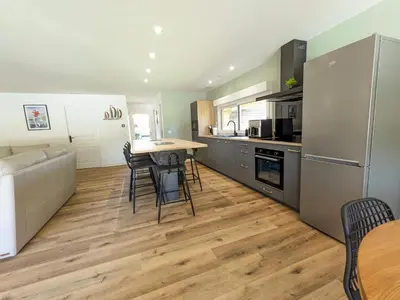 Cuisine ou kitchenette dans l'établissement La Royale Chic Piscine chauffée vélos à disposition Proche océan et golf