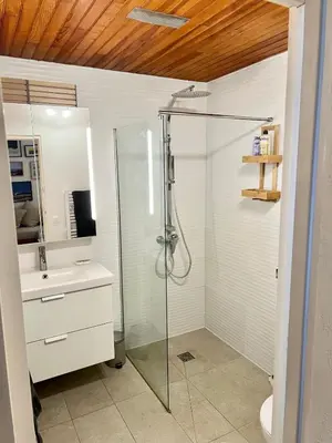 Salle de bains dans l'établissement Le 140, Surf et Confort
