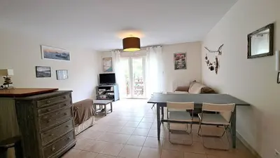 Télévision ou salle de divertissement dans l'établissement Clos Diris B107