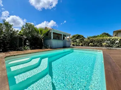 Piscine de l'établissement Villa La Pignotte 2 min de la plage ou située à proximité