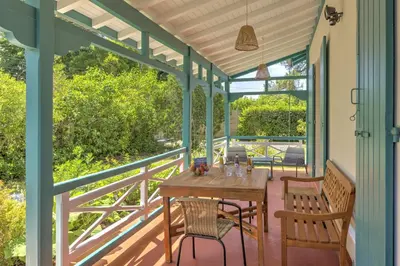Balcon ou terrasse dans l'établissement La Maison des Lilas - Proche du bassin