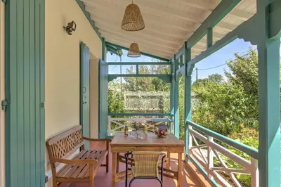 Balcon ou terrasse dans l'établissement La Maison des Lilas - Proche du bassin