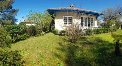Jardin de l'établissement Au petit Ruisseau, maison à Capbreton
