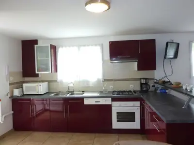Cuisine ou kitchenette dans l'établissement Appartement de 2 chambres en rez-de-chaussée d'une maison