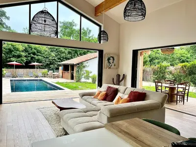 Piscine de l'établissement Villa Christelle ou située à proximité