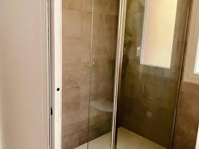 Salle de bains dans l'établissement Maison avec jardin et accès Wi-Fi à Capbreton - FR-1-413-260