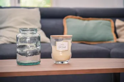 Coin salon dans l'établissement Maison familiale au vert avec piscine et pétanque
